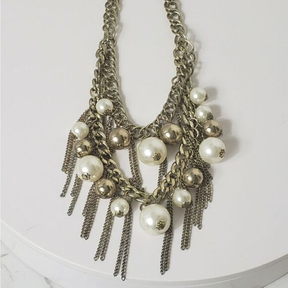 STATEMENT PIECE NECKLACE Bib Style Goldtone Faux Pearls - Picture 5 of 8